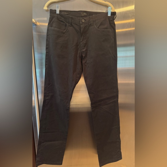 Vince Men’s Dylan Slim 5-Pocket Peached Stretch -Cotton Jeans. Black. Waist 30 - Picture 1 of 6